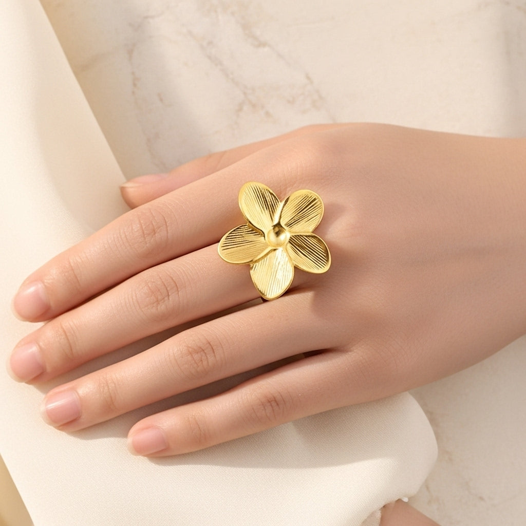 Petal Plissé Ring