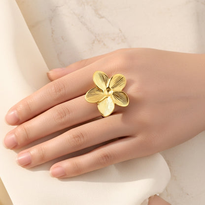Petal Plissé Ring
