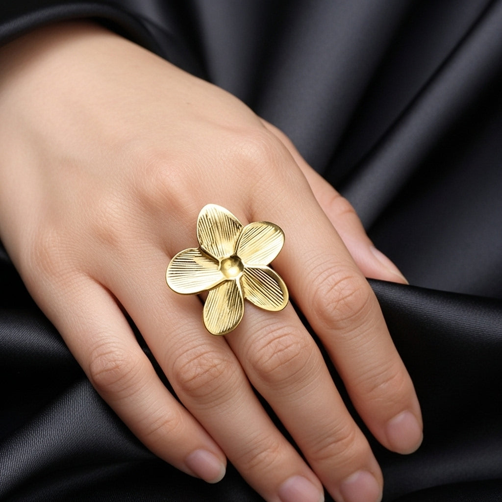 Petal Plissé Ring