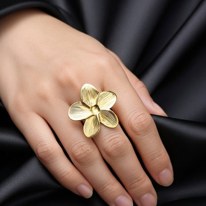 Petal Plissé Ring